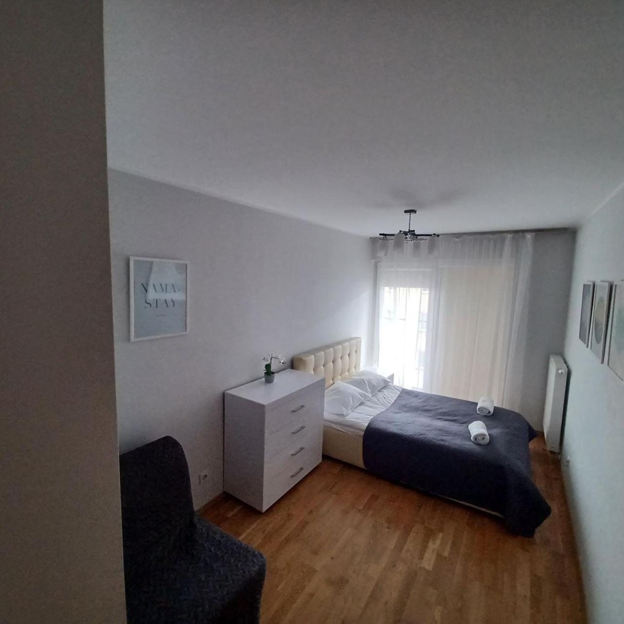 Apart City Center - 3 Rooms - Parking Place Wroclaw Bagian luar foto